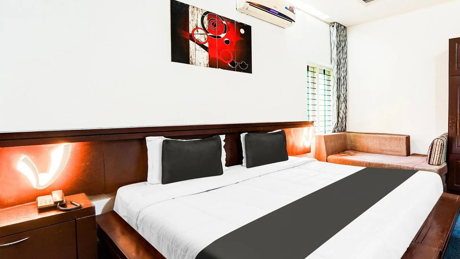 Super Collection O Kazhakuttam Near Al Saj Convention Centre Hotel Andurkonam 0*,  India